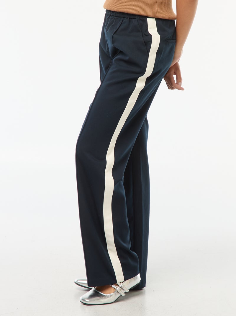 Pantalón con pinzas y bandas laterales Azul - Kiabi