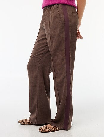 Pantalón con pinzas y bandas laterales