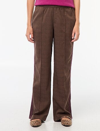 Pantalón con pinzas y bandas laterales