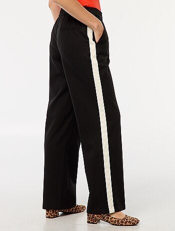 Pantalón con pinzas y bandas laterales