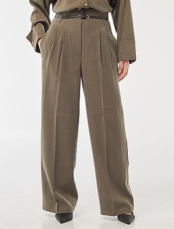 Pantalón de pinzas con cinturón integrado