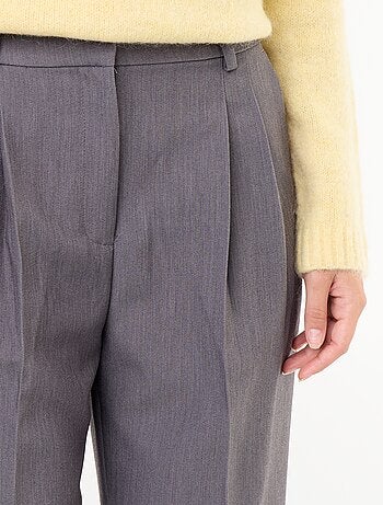 Pantalón corte carrot de tiro alto