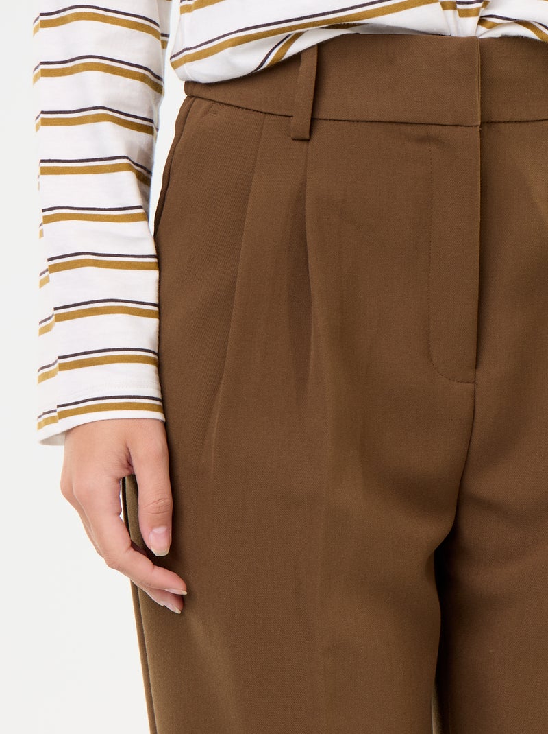 Pantalón corte carrot de tiro alto Marron - Kiabi