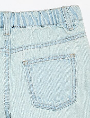 Pantalón corto bordado de vaquero