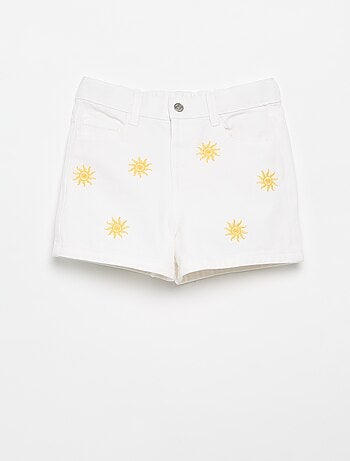 Pantalón corto bordado de vaquero