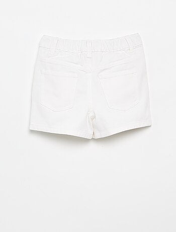 Pantalón corto bordado de vaquero