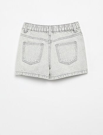 Pantalón corto bordado de vaquero