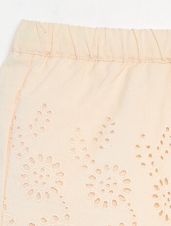 Pantalón corto con bordado inglés
