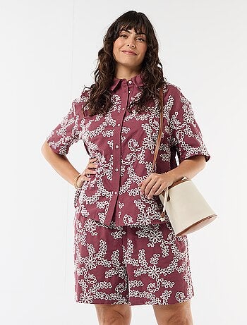 Pantalón corto con bordados florales