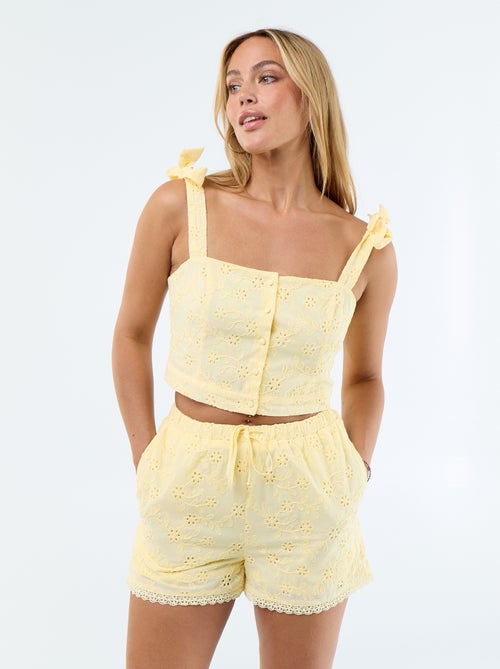 Pantalón corto con bordados ingleses en algodón liso - Kiabi