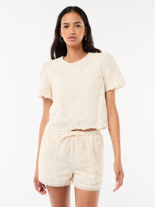Pantalón corto con bordados ingleses en algodón liso - Kiabi