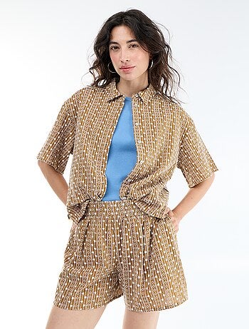 Pantalón corto con bordados y cintura elástica