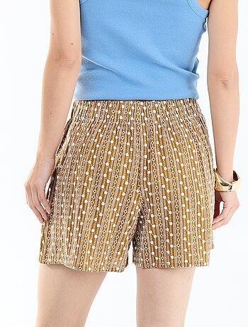 Pantalón corto con bordados y cintura elástica