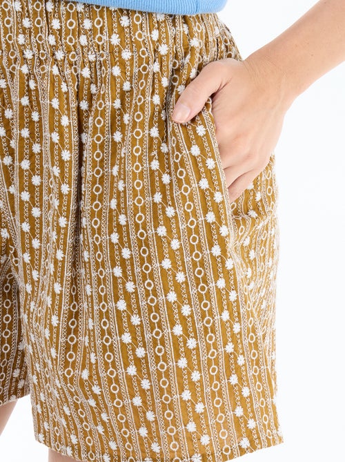Pantalón corto con bordados y cintura elástica - Kiabi