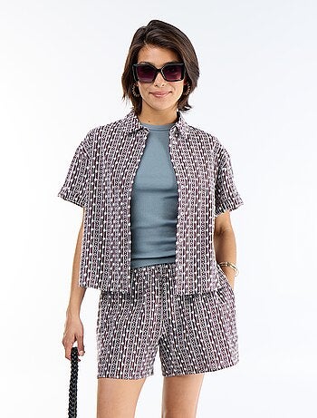 Pantalón corto con bordados y cintura elástica