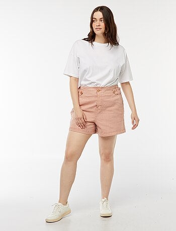 Pantalón corto con botones dorados
