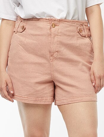Pantalón corto con botones dorados