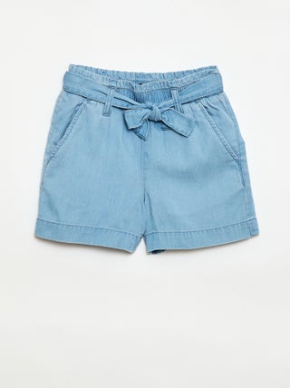 Pantalón corto con cinturón anudado