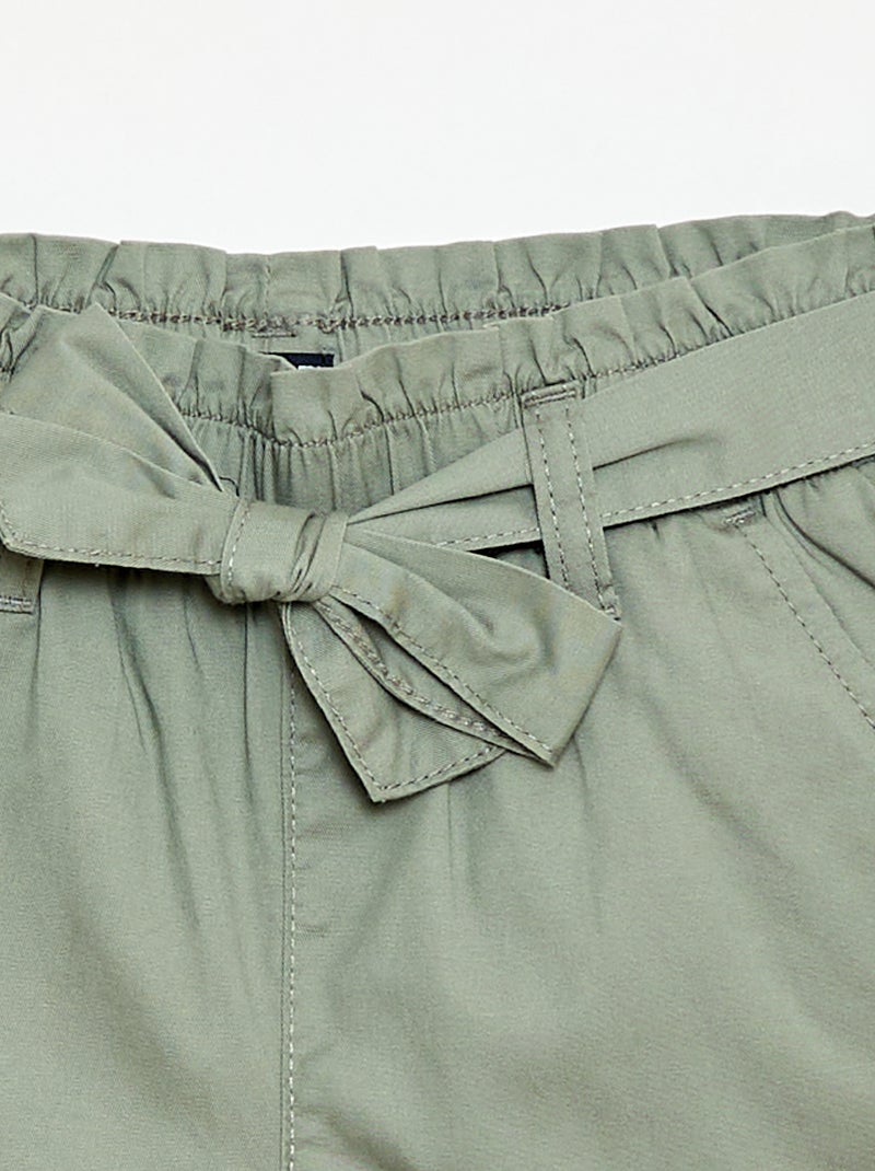 Pantalón corto con cinturón anudado Verde - Kiabi