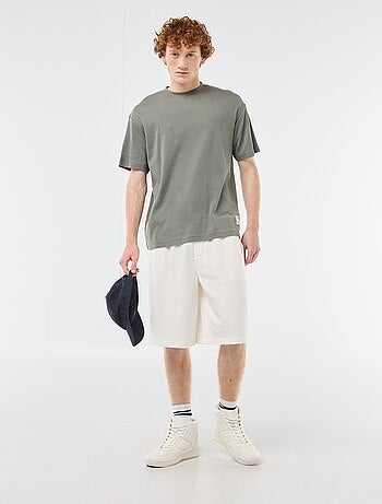 Pantalón corto con parche en algodón liso