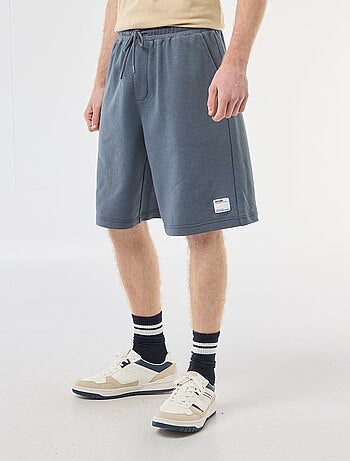 Pantalón corto con parche en algodón liso