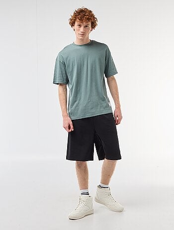 Pantalón corto con parche en algodón liso