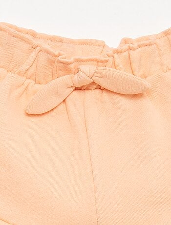 Pantalón corto con volantes y lazo en la cintura