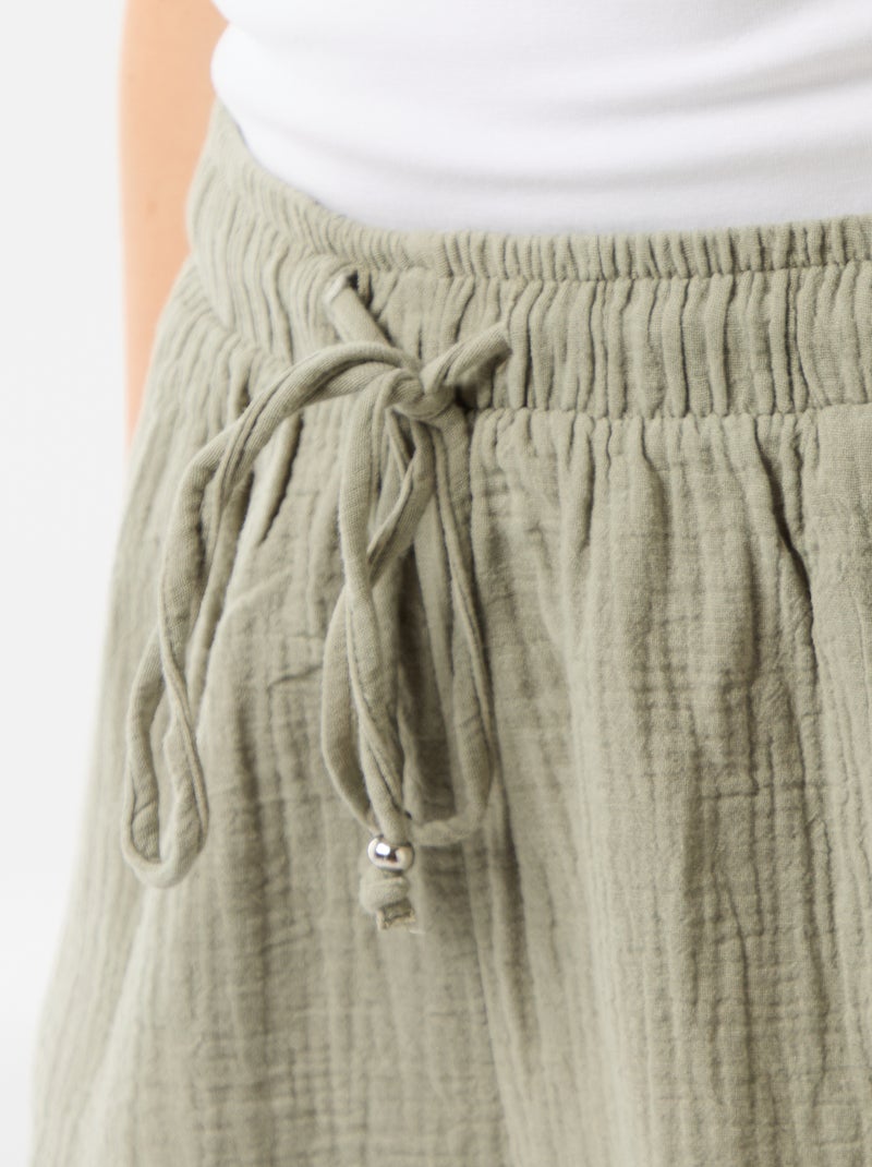 Pantalón corto corto de gasa de algodón Verde - Kiabi