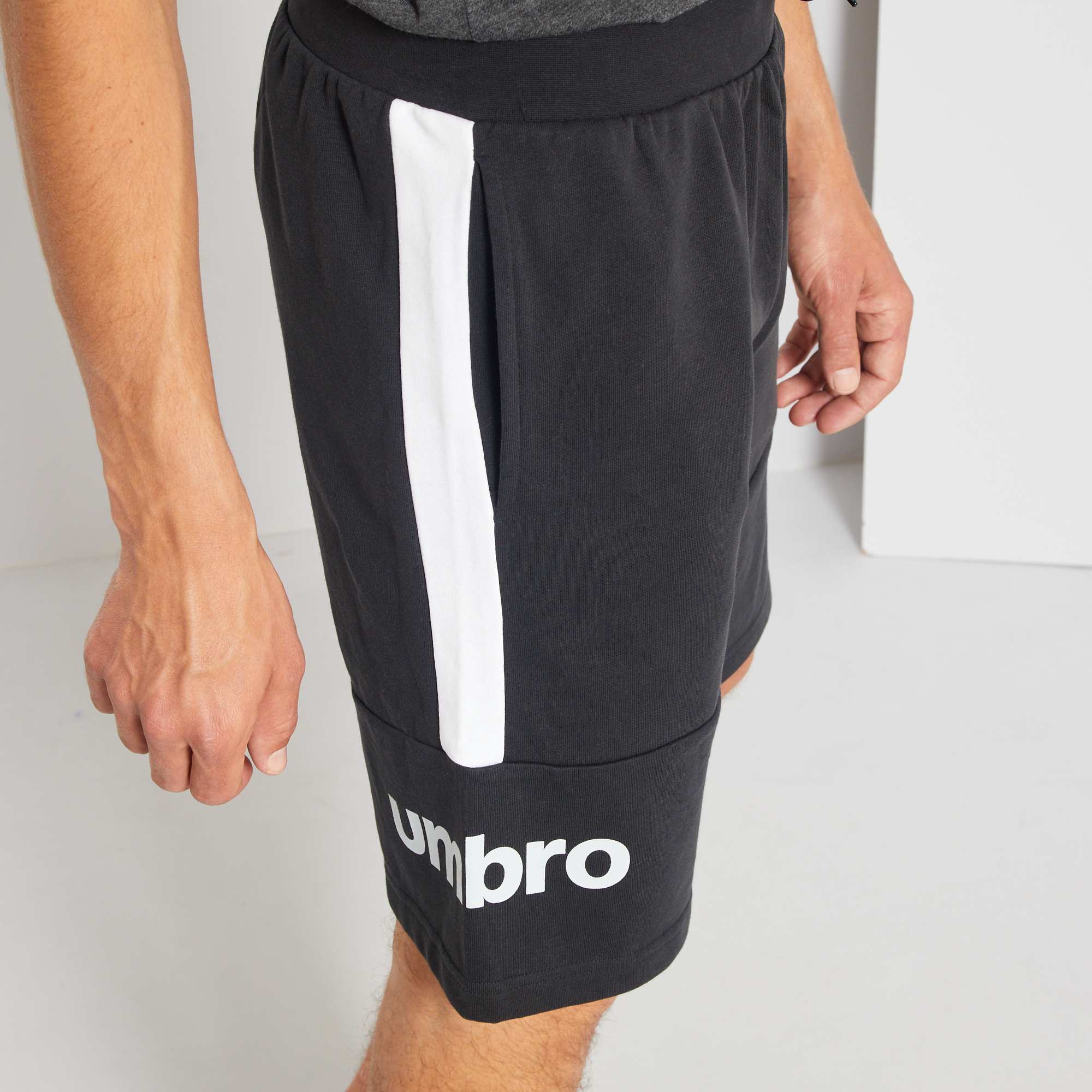 Pantalón corto de deporte 'Umbro' Hombre talla sxxl NEGRO Kiabi Pantalón corto de deporte 'Umbro' Hombre talla sxxl NEGRO Kiabi