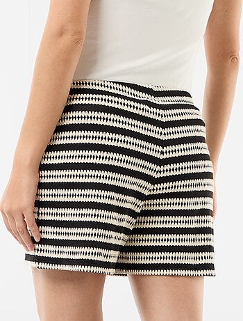 Pantalón corto de maternidad de ganchillo