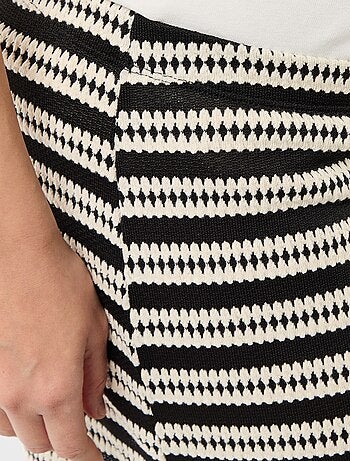 Pantalón corto de maternidad de ganchillo