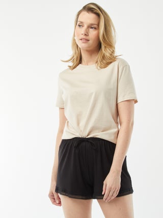 Pantalón corto de pijama fluido con bordados