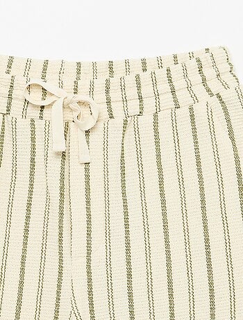 Pantalón corto de punto a rayas