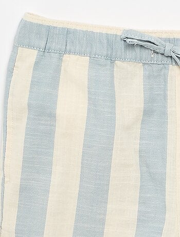 Pantalón corto de rayas y cintura elástica