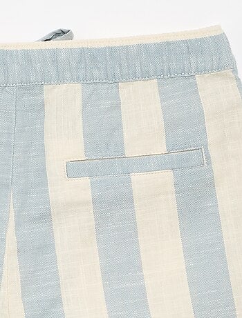 Pantalón corto de rayas y cintura elástica