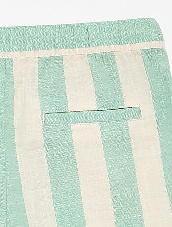 Pantalón corto de rayas y cintura elástica