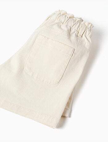 Pantalón corto de sarga con tachuelas decorativas