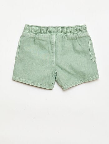 Pantalón corto de twill con bolsillos de parche