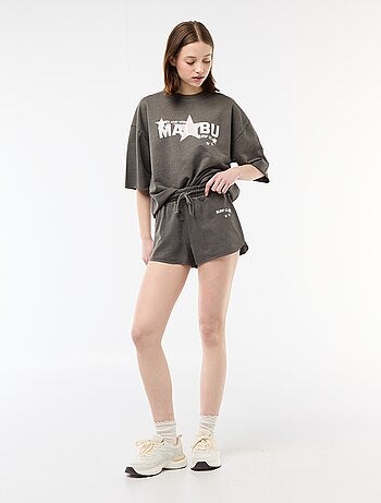 Pantalón corto en felpa con inscripción