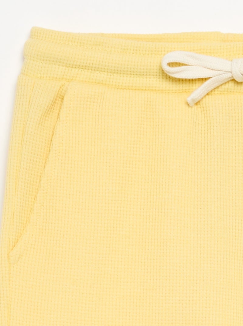 Pantalón corto en nido de abeja Amarillo - Kiabi