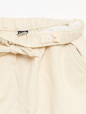 Pantalón corto en twill liso