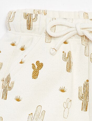 Pantalón corto grueso con estampado