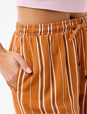 Pantalón corto ligero con 2 bolsillos en lino mezclado
