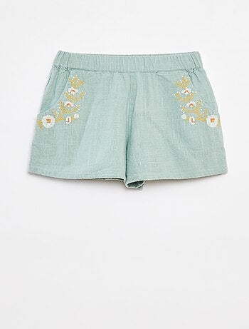 Pantalón corto ligero con bordados y 2 bolsillos