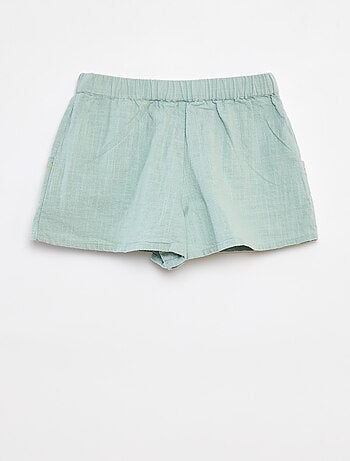 Pantalón corto ligero con bordados y 2 bolsillos