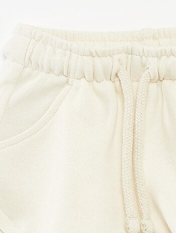 Pantalón corto liso con bolsillos