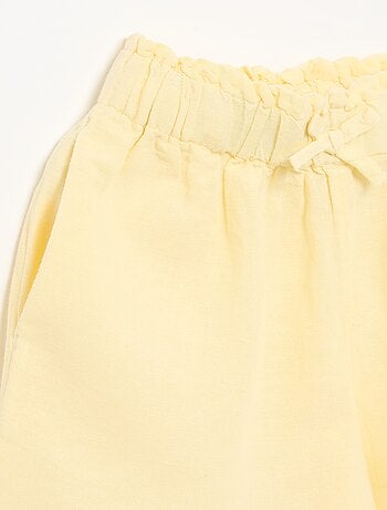 Pantalón corto liso con lazo de fantasía