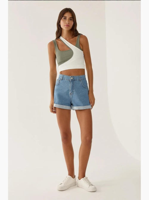 Pantalón corto mom fit con dobladillo vuelto hiccup - Kiabi Pantalón corto mom fit con dobladillo vuelto hiccup - Kiabi