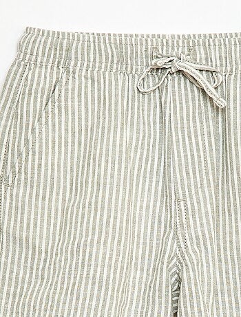 Pantalón corto rayado ligero de lino mezclado