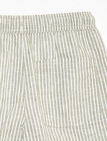 Pantalón corto rayado ligero de lino mezclado
